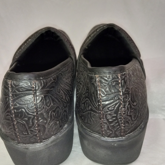!💜Faded Glory Shoes Mules Brown Faux Leather Tooled Etchings Slip-On   Siz… - Picture 3 of 7